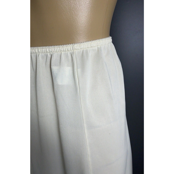 Vintage JCPenney Size Small Half Slip Nylon A-Line Cream Semi-Sheer ILGWU Union - Picture 5 of 8